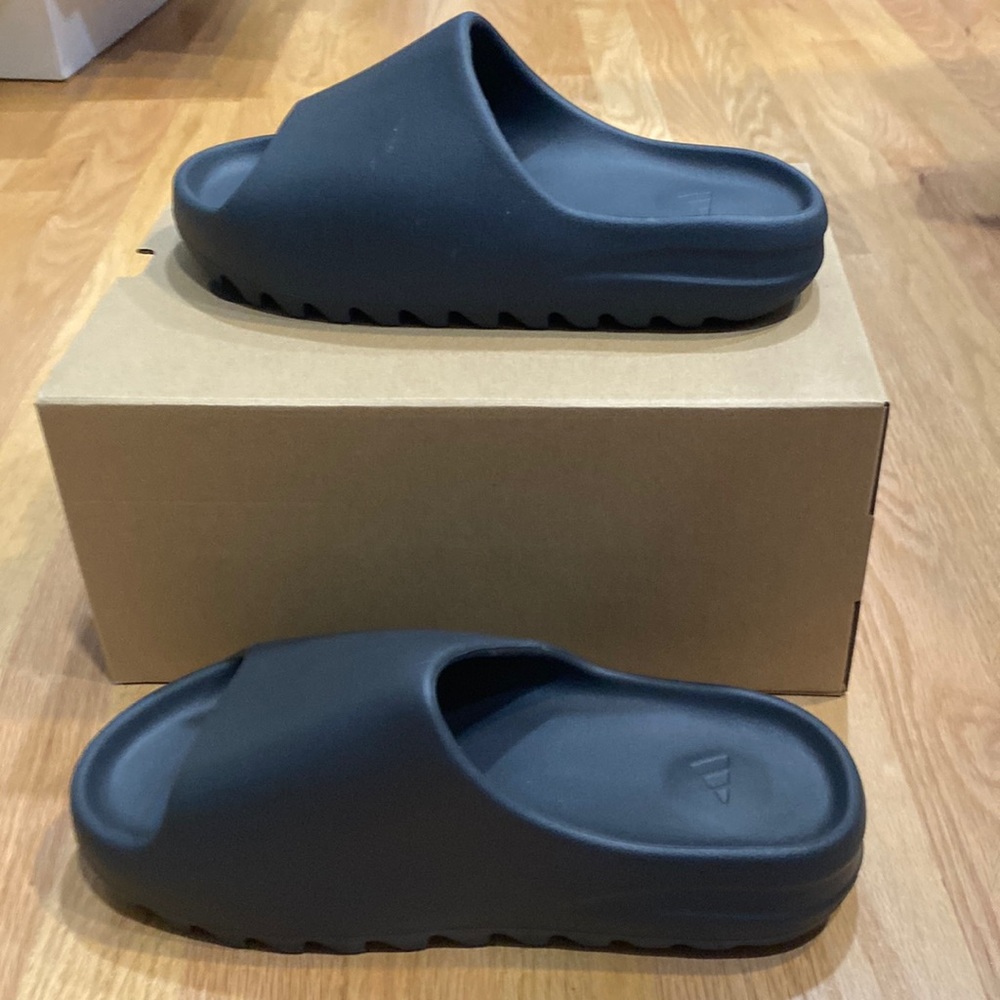 Yeezy slide onyx size 11